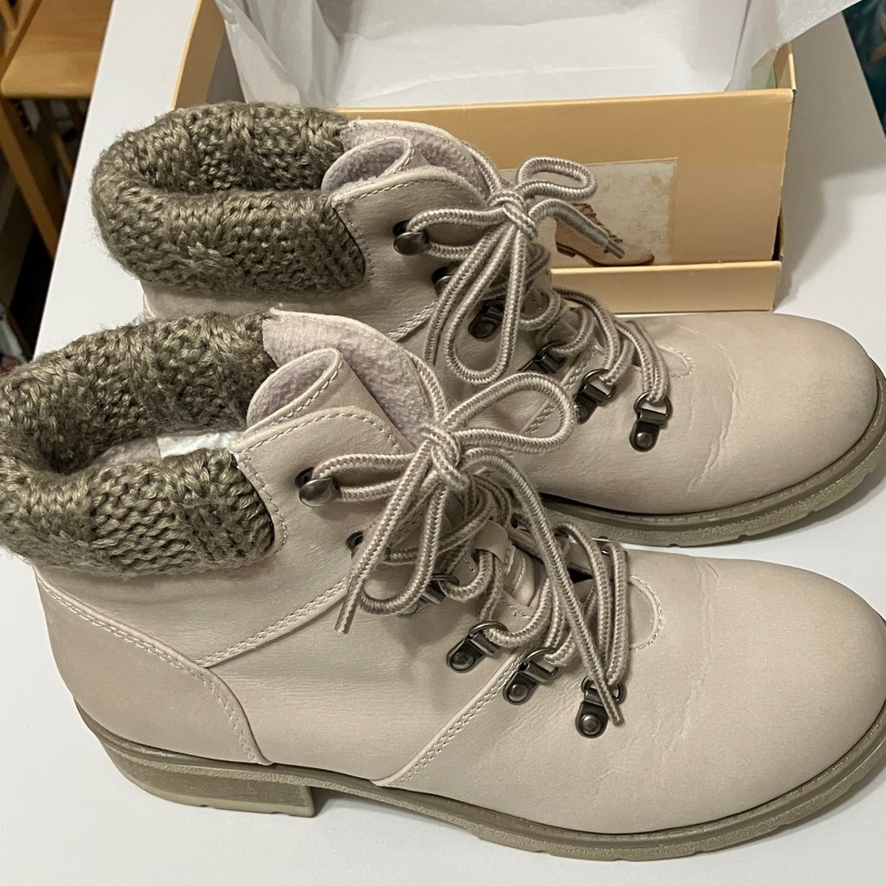 Mossimo Supply Co. Women's Boots NICE